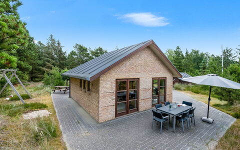 Thormar - 1.5Km from the Sea: Træ, Tag, Arkitektur, Hjem, Hus, Sommerhus, Sidespor, Hårdttræ, Hældning, Estate