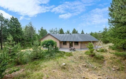 Thormar - 1.5Km from the Sea: Træ, Tag, Arkitektur, Hjem, Hus, Sommerhus, Sidespor, Hårdttræ, Hældning, Estate