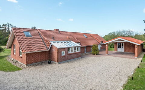 Swening - 2.1Km from the Sea: Hus, Sommerhus, Tag, Garden Bygninger, Skygge, Skur, Backyard, Udendørs Møbler, Gård, Lawn