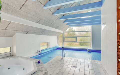 Swening - 2.1Km from the Sea: Loft, Udvej, Dagslys, Design, Hotel, Attic, Bjælke, Penthouselejlighed, Svømmepøl