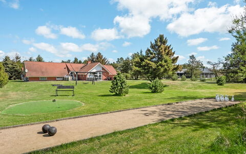 Swening - 2.1Km from the Sea: Græs, Hus, Busk, Hjem, Landskab, Land Lot, Almindeligt, Lawn, Sommerhus