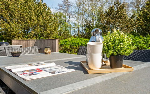 Gunny - 500M to the Fjord: Udendørs Møbler, Møbel, Kompositmateriale, Blomsterkrukke, Udendørs Bord, Have, Beton, Stol, Hårdttræ