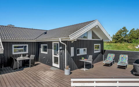 Domna - 800M from the Sea: Hjem, Sommerhus, Veranda, Sidespor, Stuehus, Udendørs Struktur