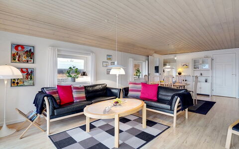 Carolin - 400M from the Sea: Græs, Hus, Tag, Hjem, Sommerhus, Busk, Land Lot, Landdistrikt, Stuehus, Bunddække
