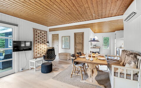 Magrete - 900M from the Sea: Græs, Hus, Tag, Hjem, Sommerhus, Busk, Land Lot, Landdistrikt, Stuehus, Bunddække