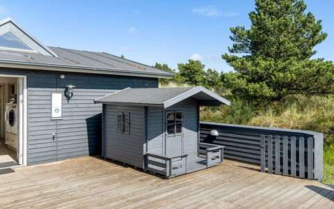 Omar - 1.0Km from the Sea: Hus, Tag, Hjem, Sommerhus, Skur, Garden Bygninger, Sidespor, Gård, Bjælkehytte, Hytte
