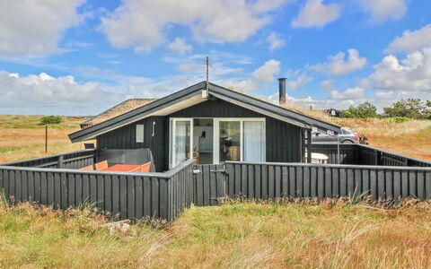 Edyta - 400M from the Sea: Græs, Hus, Tag, Hjem, Sommerhus, Busk, Land Lot, Landdistrikt, Stuehus, Bunddække