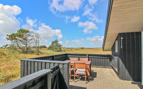 Edyta - 400M from the Sea: Græs, Hus, Tag, Hjem, Sommerhus, Busk, Land Lot, Landdistrikt, Stuehus, Bunddække
