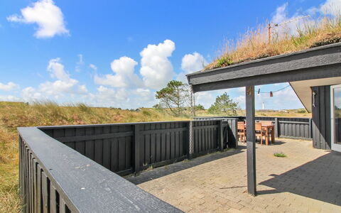 Edyta - 400M from the Sea: Græs, Hus, Tag, Hjem, Sommerhus, Busk, Land Lot, Landdistrikt, Stuehus, Bunddække