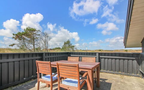 Edyta - 400M from the Sea: Græs, Hus, Tag, Hjem, Sommerhus, Busk, Land Lot, Landdistrikt, Stuehus, Bunddække
