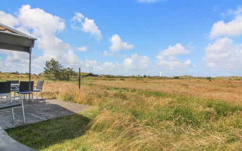 Edyta - 400M from the Sea: Græs, Hus, Tag, Hjem, Sommerhus, Busk, Land Lot, Landdistrikt, Stuehus, Bunddække