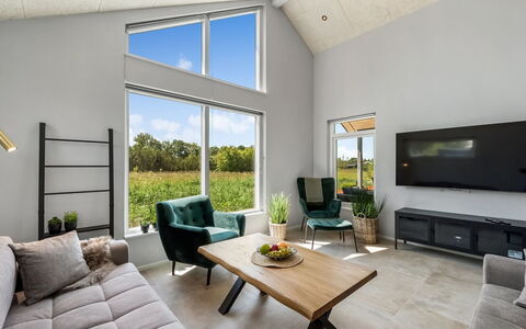 Måns - 500M to the Fjord: Indretning, Loft, Møbel, Gulvbelægning, Couch, Stue, Etage, Hjem, Værelse