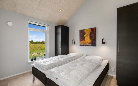 Måns - 500M to the Fjord: Soveværelse, Loft, Bed Frame, Seng, Sengetøj, Sengetøj, Pude, Fryser, Hotel, Dagslys