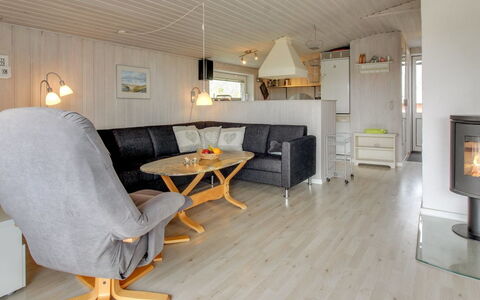 Laurens - from the Sea: Træ, Tag, Arkitektur, Hjem, Hus, Sommerhus, Sidespor, Hårdttræ, Hældning, Estate