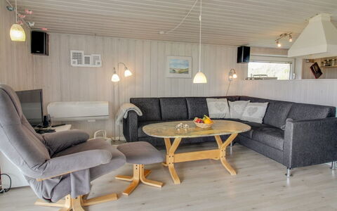 Laurens - from the Sea: Træ, Tag, Arkitektur, Hjem, Hus, Sommerhus, Sidespor, Hårdttræ, Hældning, Estate
