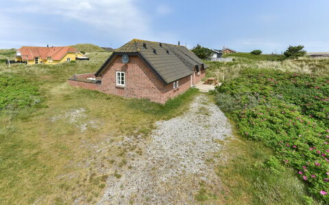 Drea - 250M from the Sea: Busk, Urban Design, Bunddække, Mursten, Lejlighed, Estate, Murværk, Altan, Landscaping