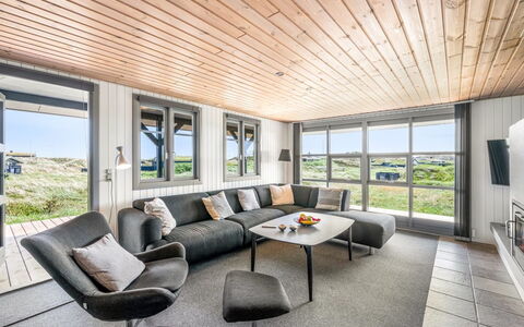 Anetta - 200M from the Sea: Indretning, Loft, Træ, Gulvbelægning, Etage, Møbel, Værelse, Lejlighed, Stue, Trægulve