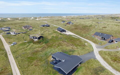 Anetta - 200M from the Sea: Møbel, Bord, Udendørs Møbler, Udendørs Bord, Stol, Bejdse, Skygge, Backyard, Sommerhus, Køkken & Spisebord