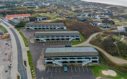 Anastasia - 200M from the Sea: Møbel, Bord, Udendørs Møbler, Udendørs Bord, Stol, Bejdse, Skygge, Backyard, Sommerhus, Køkken & Spisebord