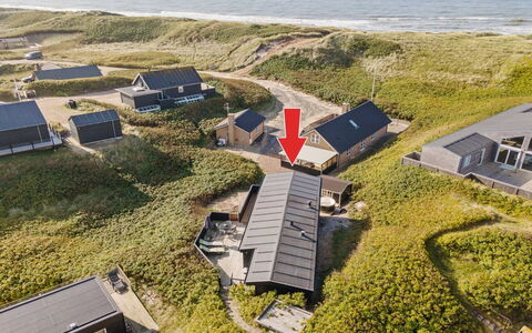 Ayu - 100M from the Sea: Sommerhus, Skur, Hytte, Stuehus, Prærie, Hytte, Lade, Bjælkehytte, Garden Bygninger