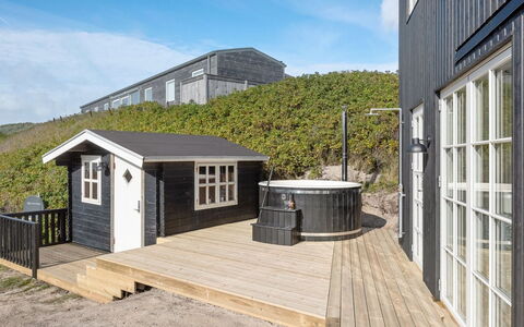 Ayu - 100M from the Sea: Sommerhus, Skur, Hytte, Stuehus, Prærie, Hytte, Lade, Bjælkehytte, Garden Bygninger