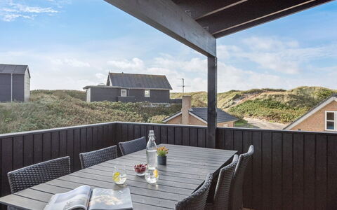 Ayu - 100M from the Sea: Sommerhus, Skur, Hytte, Stuehus, Prærie, Hytte, Lade, Bjælkehytte, Garden Bygninger