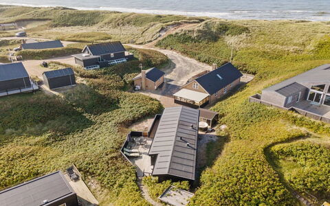 Ayu - 100M from the Sea: Sommerhus, Skur, Hytte, Stuehus, Prærie, Hytte, Lade, Bjælkehytte, Garden Bygninger