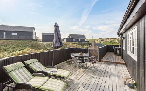 Ayu - 100M from the Sea: Sommerhus, Skur, Hytte, Stuehus, Prærie, Hytte, Lade, Bjælkehytte, Garden Bygninger