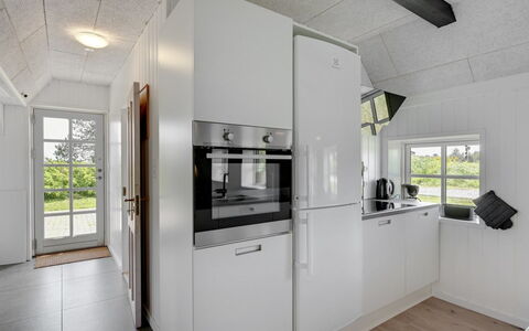 Giesela - 975M from the Sea: Gulvbelægning, Træ, Køkken, Indretning, Loft, Etage, Køkken Apparat, Større Bandage, Countertop, Cabinetry