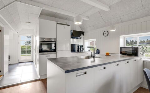 Giesela - 975M from the Sea: Gulvbelægning, Hjem, Køkken, Loft, Countertop, Sanitærarmatur, Tap, Cabinetry, Håndvask