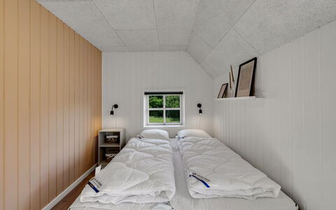 Giesela - 975M from the Sea: Træ, Gulvbelægning, Loft, Soveværelse, Indretning, Etage, Seng, Sengetøj, Sengetøj, Bed Frame