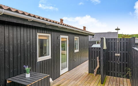 Köbes - 200M from the Sea: Lejlighed, Skygge, Altan, Stol, Hegn, Udendørs Møbler, Aluminium, Kunstgræs