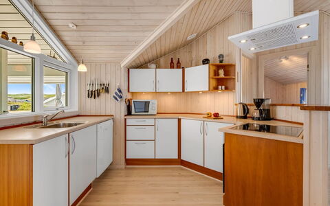 Zaga - from the Sea: Træ, Indretning, Loft, Gulvbelægning, Etage, Hjem, Køkken, Værelse, Cabinetry, Lysarmatur