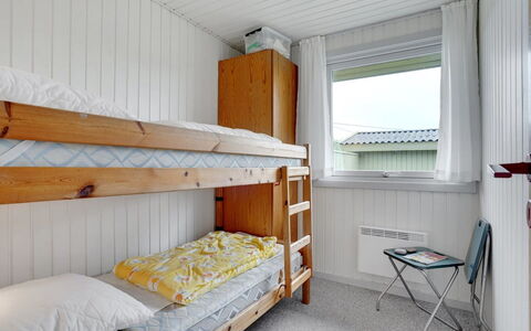 Siv - from the Sea: Træ, Soveværelse, Loft, Seng, Sengetøj, Sovesal, Bed Frame, Dagslys, Bejdse, Sengetøj