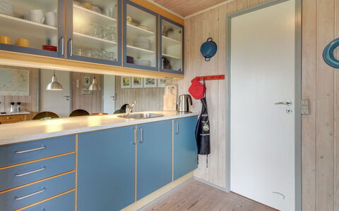 Thurgot - 720M to the Fjord: Træ, Indretning, Gulvbelægning, Loft, Køkken, Etage, Countertop, Belysning, Møbel, Cabinetry
