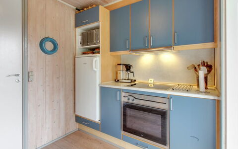 Thurgot - 720M to the Fjord: Træ, Indretning, Countertop, Gulvbelægning, Etage, Køkken, Møbel, Håndvask, Værelse, Cabinetry