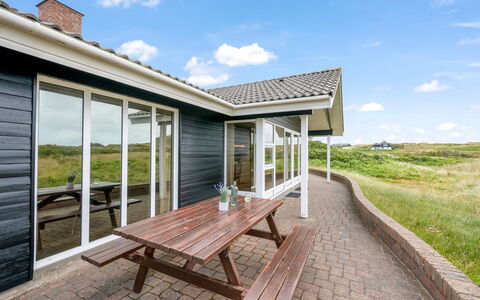 Eugenie - 450M from the Sea: Hjem, Hus, Tag, Sommerhus, Land Lot, Dør, Veranda, Estate, Sidespor, Hårdttræ