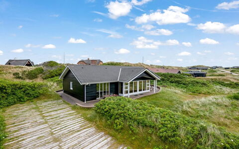 Eugenie - 450M from the Sea: Sommerhus, Hytte, Stuehus