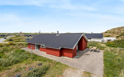 Tuure - from the Sea: Græs, Busk, Hus, Have, Hjem, Sommerhus, Land Lot, Lawn, Bunddække