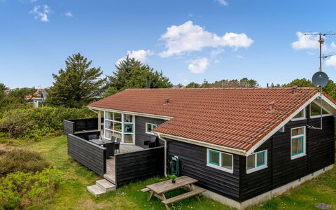 Andrie - 800M from the Sea: Sommerhus, Have, Sidespor, Garden Bygninger, Skygge, Gård, Backyard, Lawn, Stuehus, Landscaping