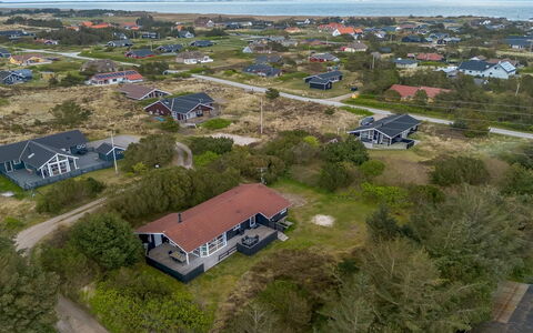 Andrie - 800M from the Sea: Busk, Urban Design, Bunddække, Mursten, Lejlighed, Estate, Murværk, Altan, Landscaping