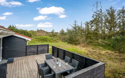 Andrie - 800M from the Sea