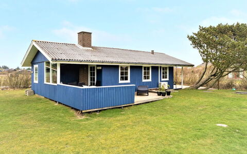 Maikel - 900M from the Sea: Græs, Hus, Tag, Hjem, Sommerhus, Busk, Land Lot, Landdistrikt, Stuehus, Bunddække