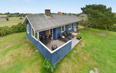 Maikel - 900M from the Sea: Græs, Hus, Tag, Hjem, Sommerhus, Busk, Land Lot, Landdistrikt, Stuehus, Bunddække