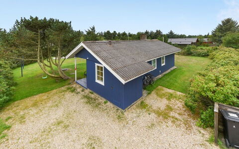 Maikel - 900M from the Sea: Græs, Hus, Tag, Hjem, Sommerhus, Busk, Land Lot, Landdistrikt, Stuehus, Bunddække
