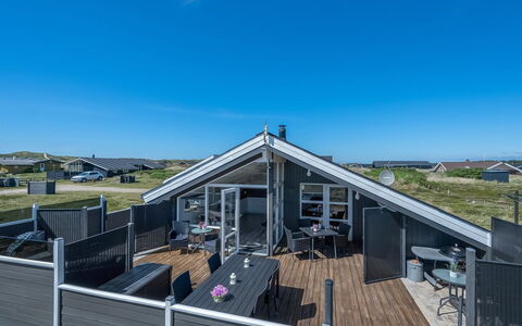 Henning - from the Sea: Sommerhus, Hjem, Hus, Tag, Veranda, Estate, Sidespor, Garden Bygninger, Stuehus, Gård