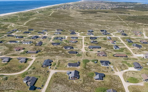Henning - from the Sea: Sommerhus, Hjem, Hus, Tag, Veranda, Estate, Sidespor, Garden Bygninger, Stuehus, Gård