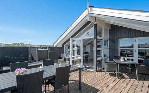 Henning - from the Sea: Sommerhus, Hjem, Hus, Tag, Veranda, Estate, Sidespor, Garden Bygninger, Stuehus, Gård