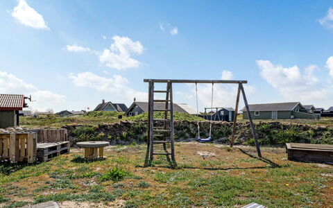 Henning - from the Sea: Himmel, Land Lot, Landdistrikt, Backyard, Gård, Skur, Garden Bygninger