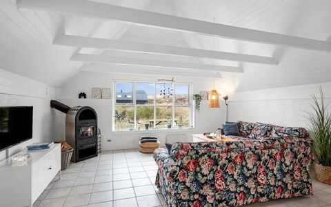 Annielle - from the Sea: Møbel, Couch, Indretning, Loft, Gulvbelægning, Etage, Stue, Værelse, Hjem